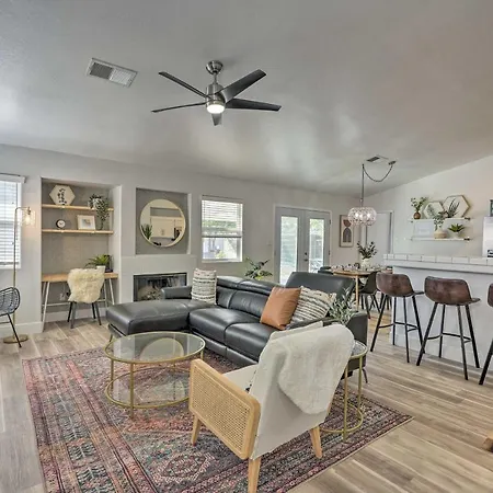 Stylish Bakersfield Getaway With Pool Table! Villa